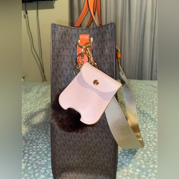 Authentic Micheal kors tote purse - Picture 3 of 8